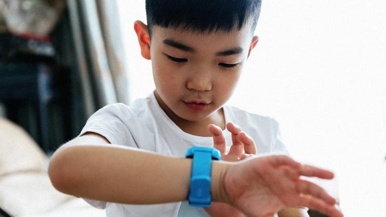 sinh nhật con trai nên tặng gì
