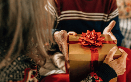 sinh nhật con trai nên tặng gì